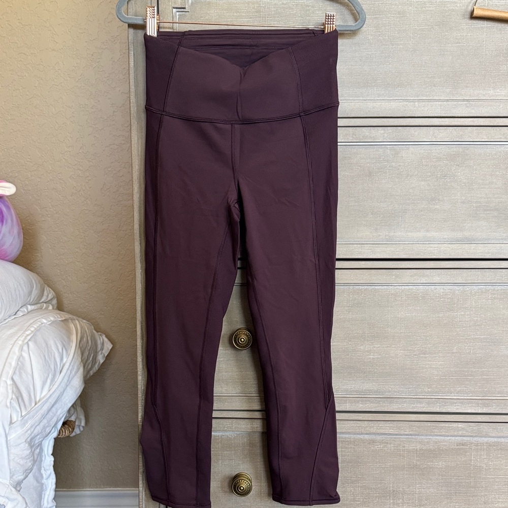 Burgundy Lululemon Cropped Workout Leggings. Never worn!